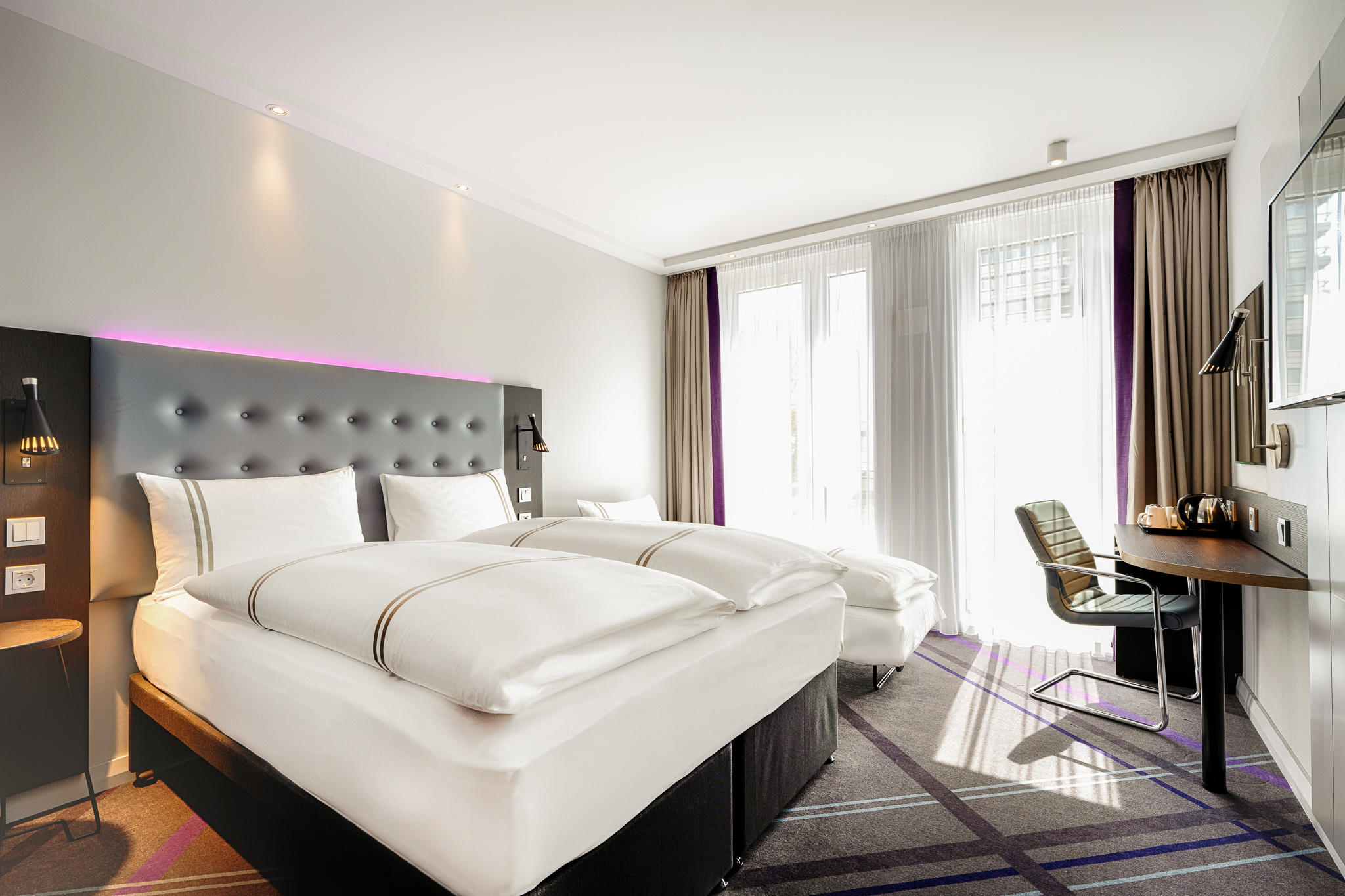 Premier Inn Berlin Alexanderplatz hotel  bedroom
