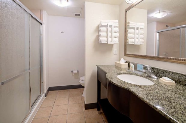 Images Hampton Inn & Suites Bakersfield/Hwy 58, CA