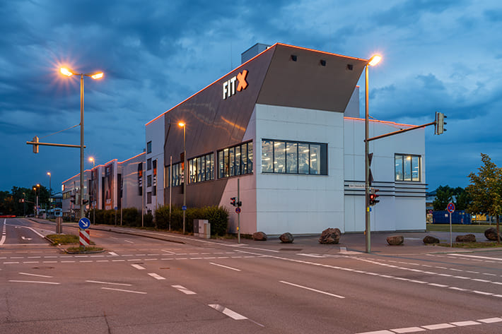 Bild 1 FitX Fitnessstudio in Augsburg