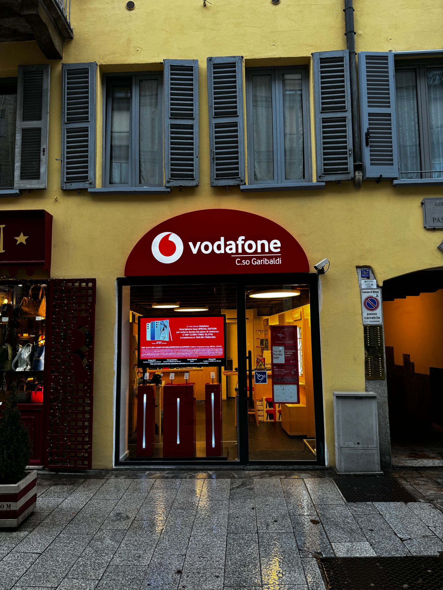 Vodafone Store Corso Garibaldi Milano Corso Garibaldi 38 20121