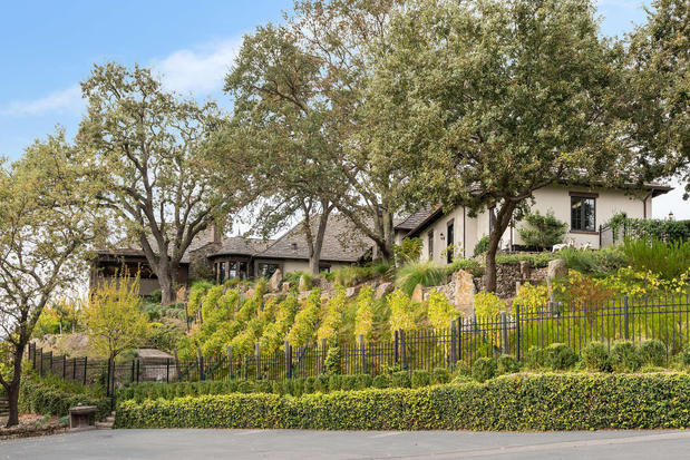 Images Michelle Torretta, REALTOR | The Agency