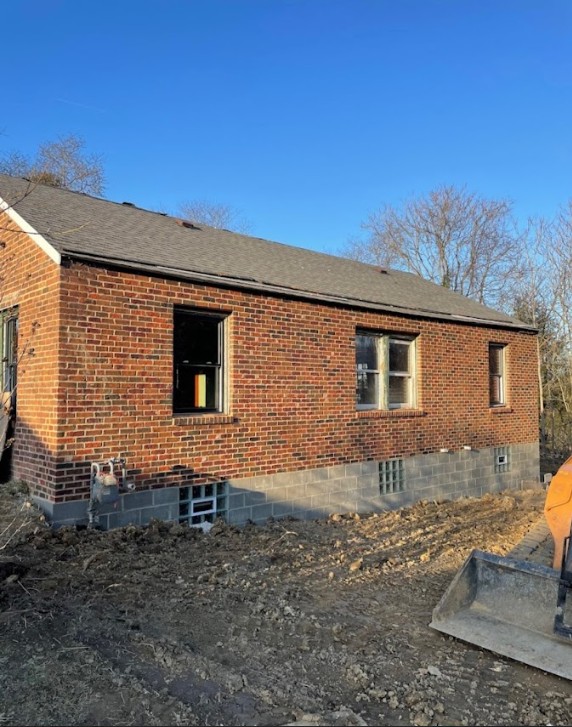 Specializes in brick pointing, chimney repair, and masonry services.