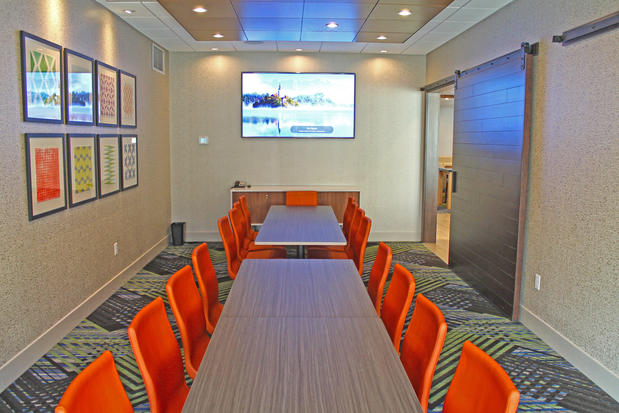 Images Holiday Inn Express & Suites St. Louis South - I-55 by IHG