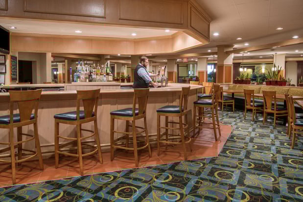 Images Holiday Inn & Suites Cincinnati-Eastgate (I-275E) by IHG
