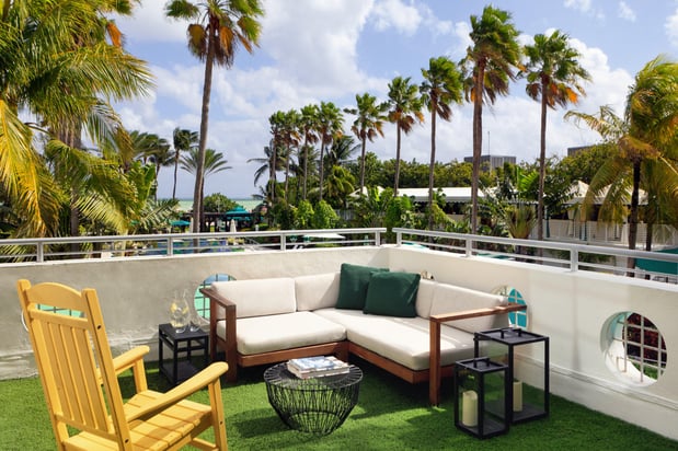 Images Kimpton Surfcomber Hotel by IHG