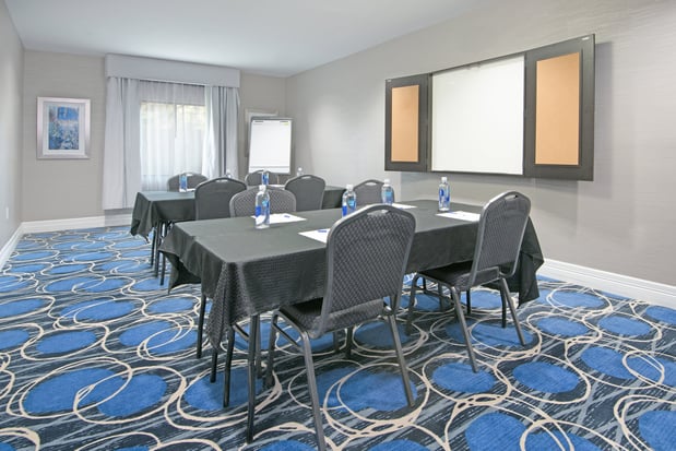 Images Holiday Inn Express & Suites Houston North - IAH Area by IHG