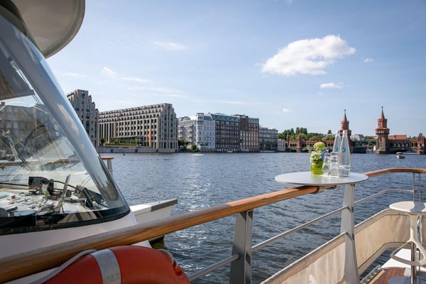 Bilder Solarwaterworld Hafen: Schiffsrundfahrten und Sightseeing Touren in Berlin mit Solar-Katamaran