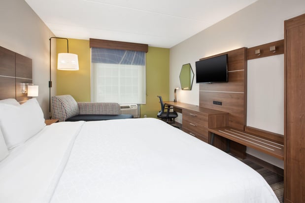 Images Holiday Inn Express & Suites Warrenton by IHG