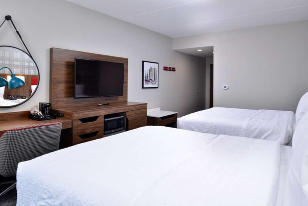 Images Hampton Inn & Suites Greensboro Downtown