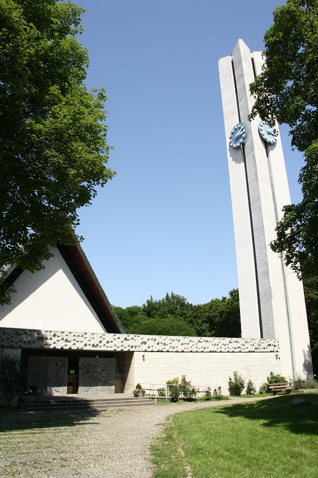 Stephanuskirche - Evangelische Lenore-Volz-Kirchengemeinde Bad Cannstatt, Burckhardtstraße 79 in Stuttgart