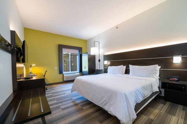 Images Holiday Inn Express & Suites Bedford by IHG