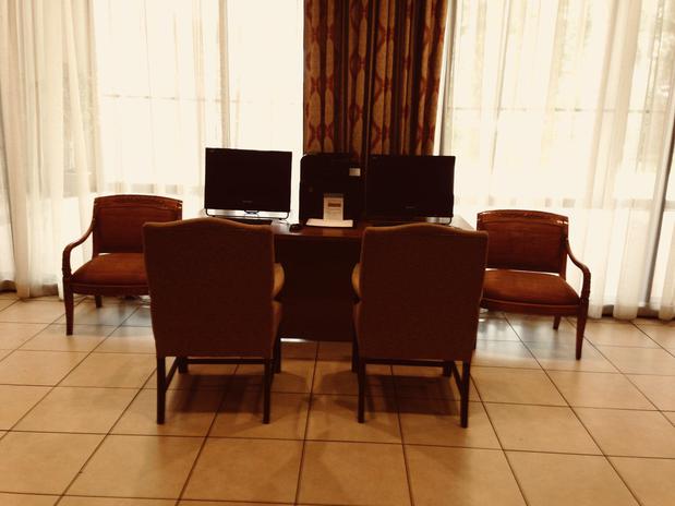 Images Holiday Inn & Suites Pittsfield-Berkshires by IHG