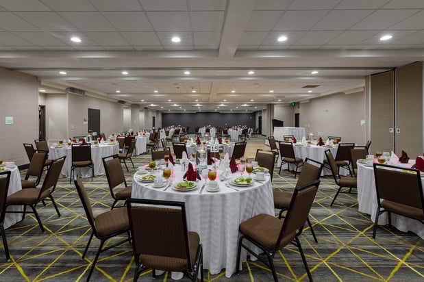 Images Holiday Inn & Suites Atlanta Airport-North by IHG