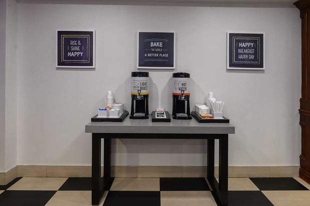 Images Hampton Inn & Suites ATL-Six Flags