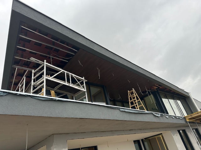 Images HORGAS TETŐ - Ácsmunka - Tetőfedés - Gépi fújt Szigetelés - Kompakt Lemez burkolás