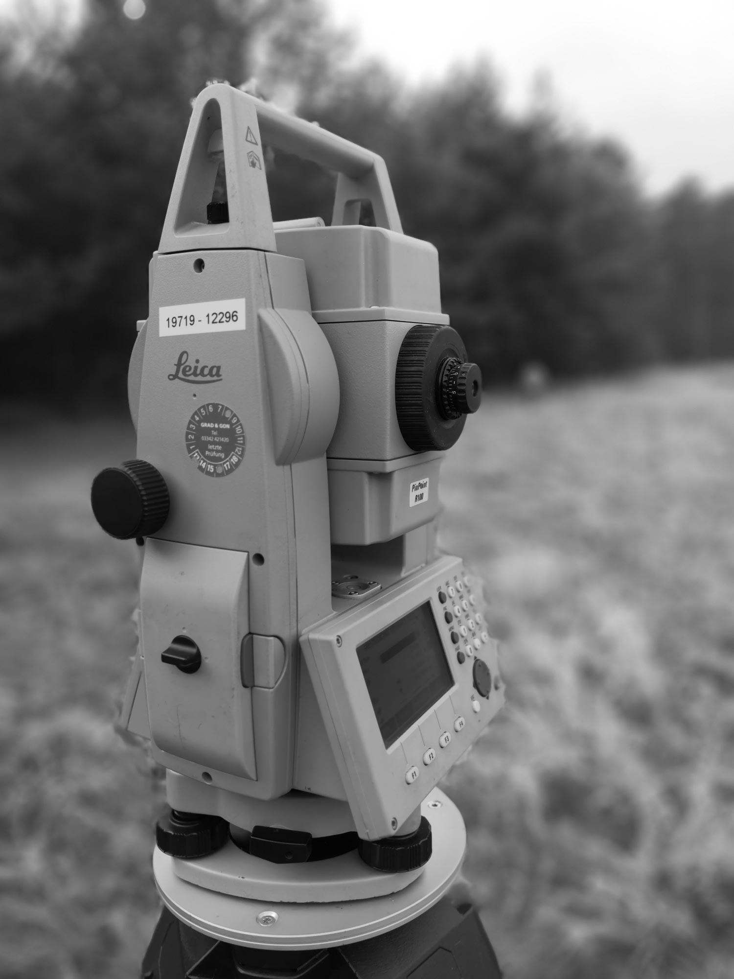 Leica-Messgerät für präzise Sondierung und Flächenvermessung