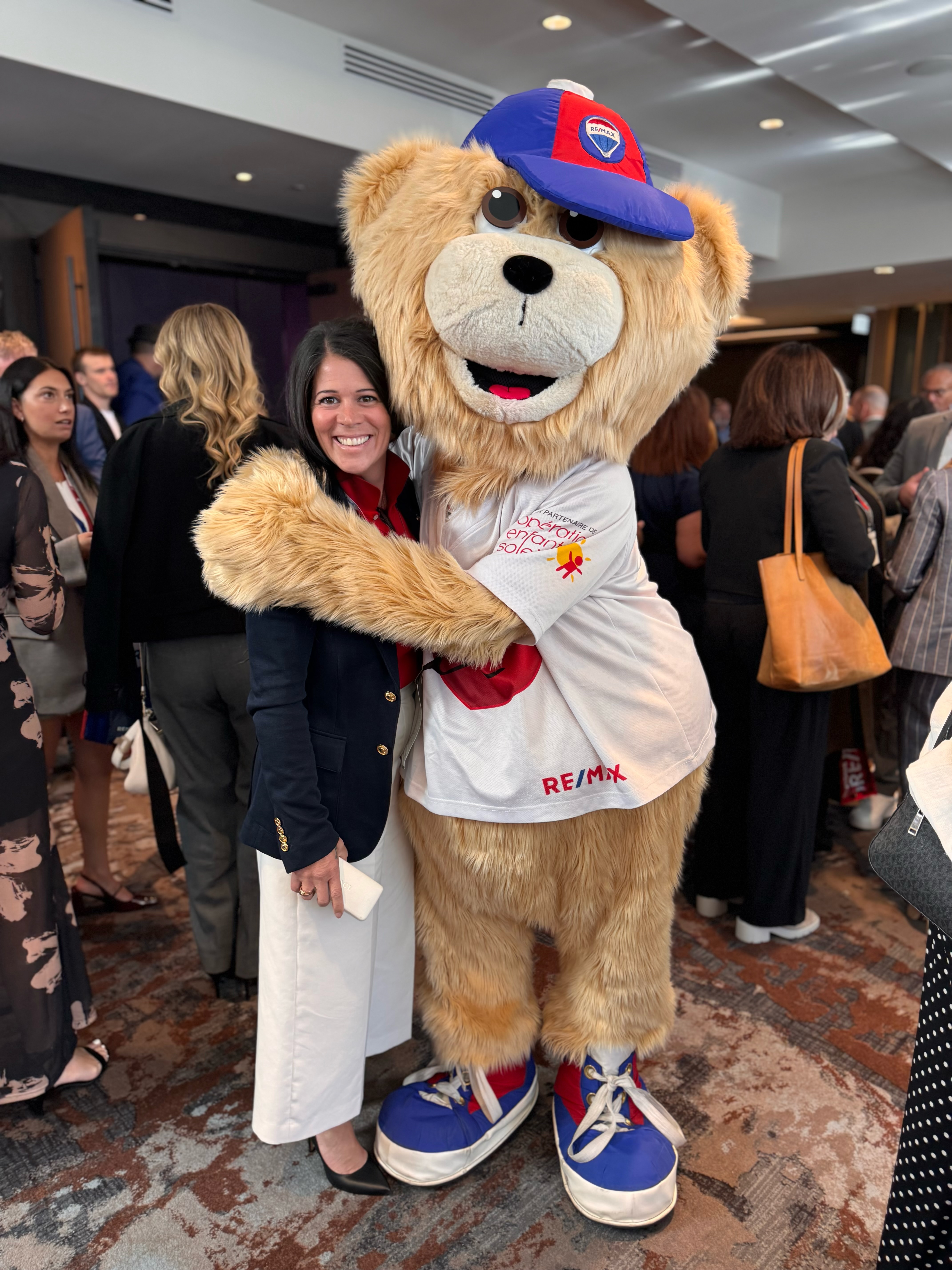 Images Manon Desmeules Immobilier Inc. Courtier immobilier résidentiel chez RE/MAX DISTINCTION