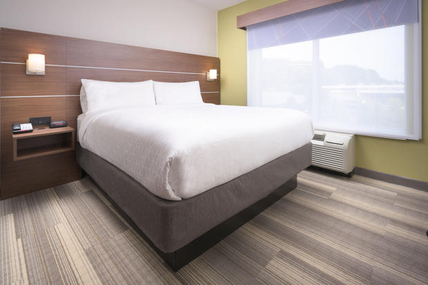 Images Holiday Inn Express & Suites Chattanooga Downtown, an IHG Hotel