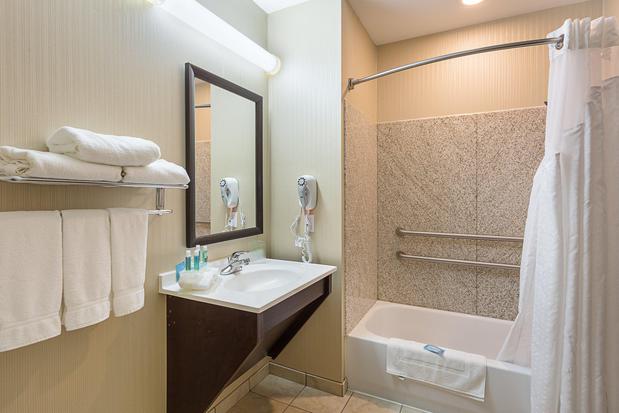 Images Holiday Inn Express & Suites Byram, an IHG Hotel