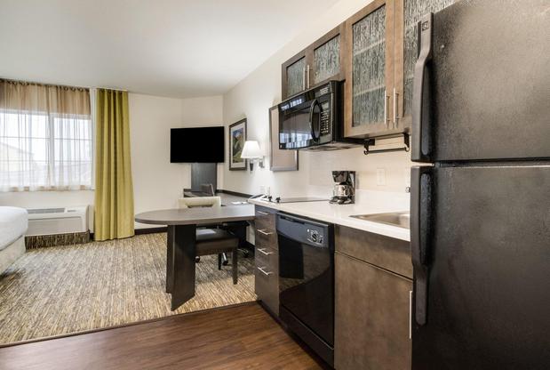 Images Candlewood Suites Portland-Airport, an IHG Hotel
