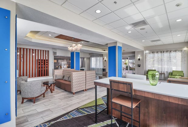 Images Holiday Inn Express & Suites Clearwater/US 19 N by IHG