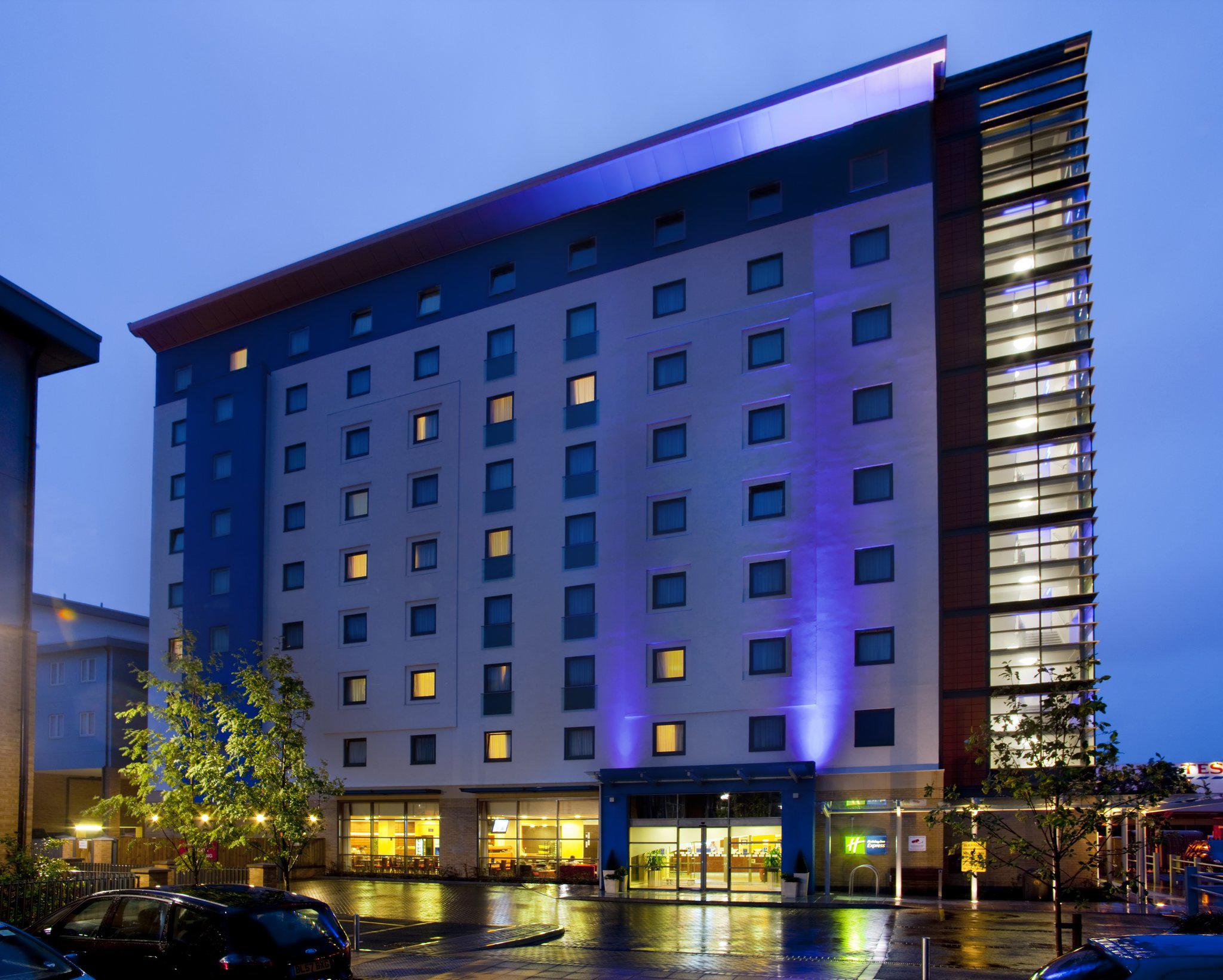 Holiday Inn Express Slough, an IHG Hotel Slough 01753 558300