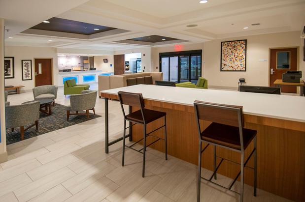 Images Holiday Inn Express & Suites Biloxi- Ocean Springs by IHG