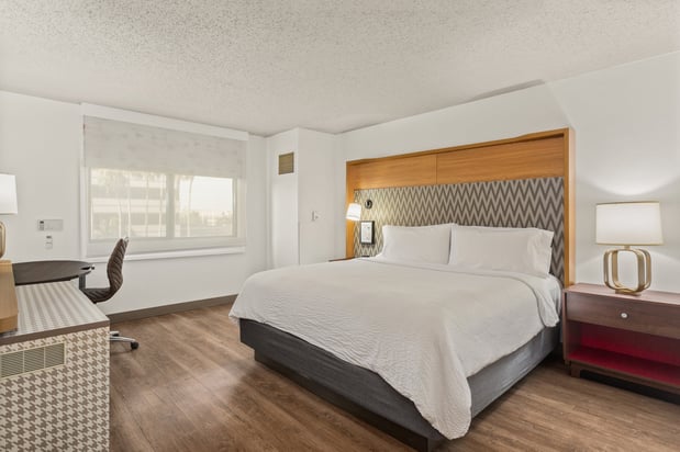 Images Holiday Inn Tampa Westshore - Airport Area by IHG