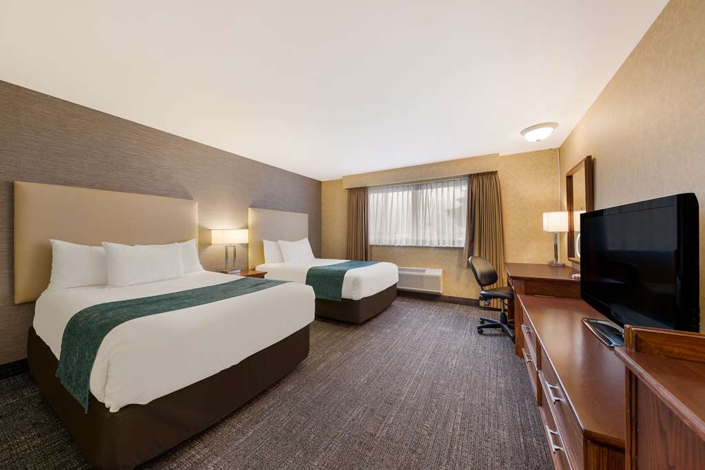 Best Western Voyageur Place Hotel in Newmarket: Guest Room with 2 Double Beds, motel section