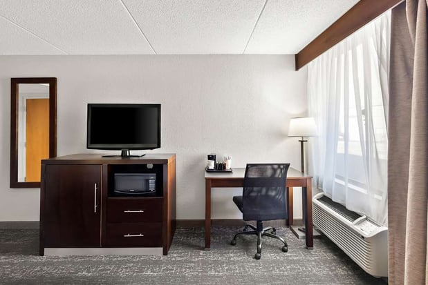 Images Best Western Luxbury Inn Fort Wayne