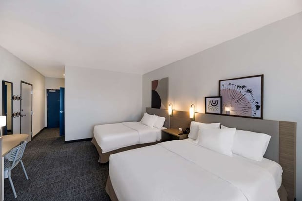 Images Spark by Hilton Midland South