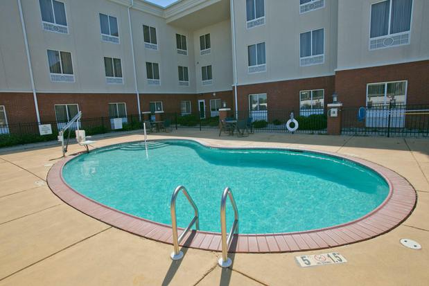 Images Holiday Inn Express & Suites Brookhaven, an IHG Hotel
