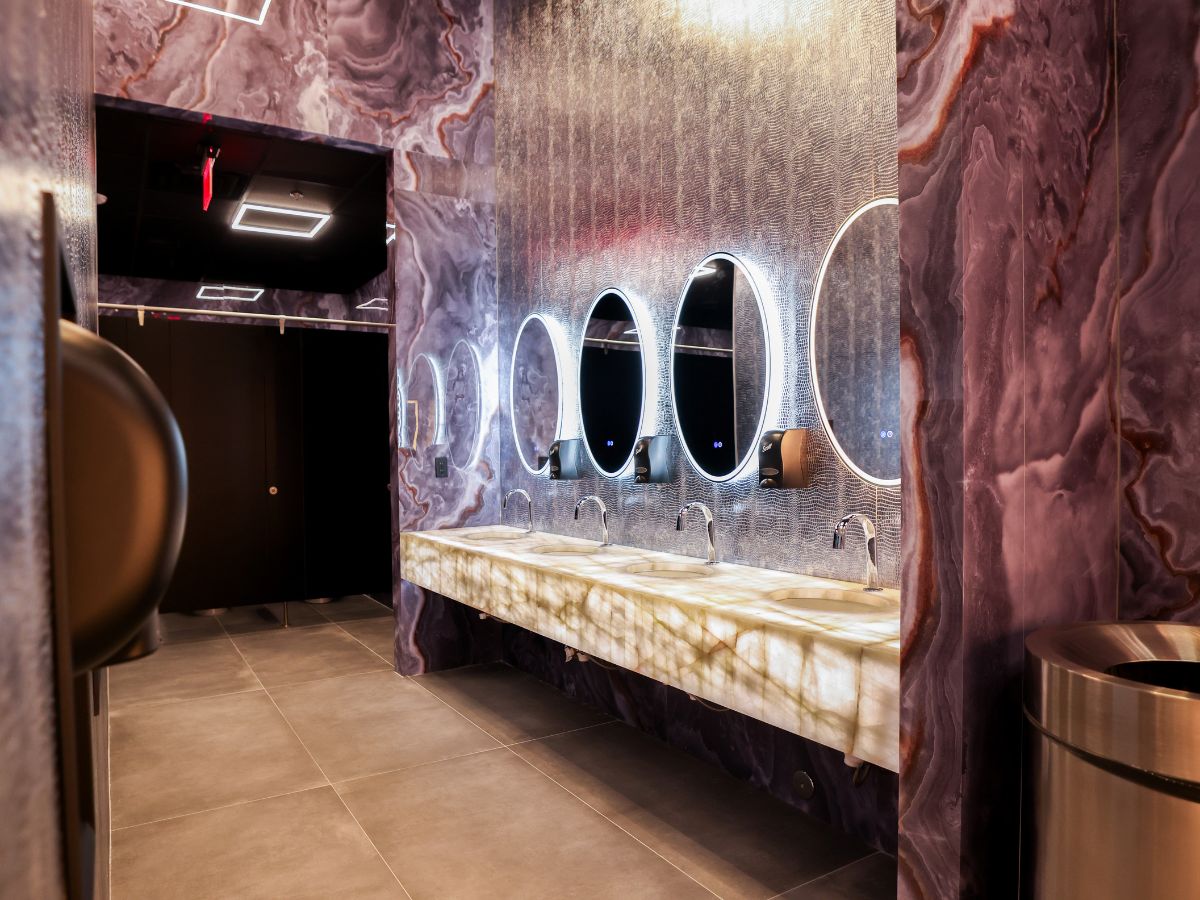 Upgrade your routine at a gym in Lombard that delivers luxury beyond the workout. Premium locker rooms feature upscale finishes, spacious vanities, and a clean, elevated environment.