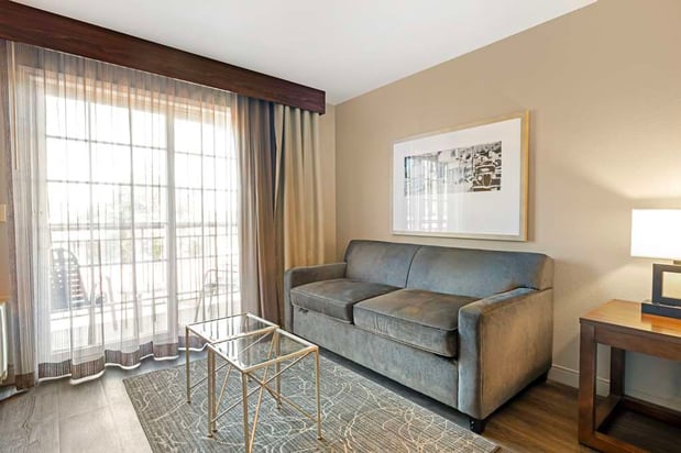 Images Best Western Cedar Inn & Suites