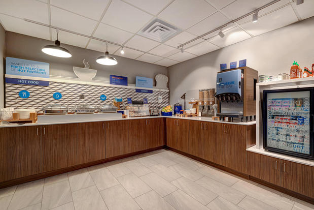 Images Holiday Inn Express & Suites Central Omaha by IHG