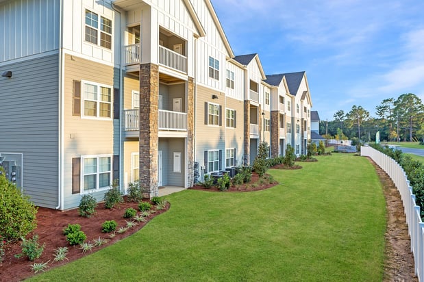 Images Creekside at Greenlawn Apartment Homes