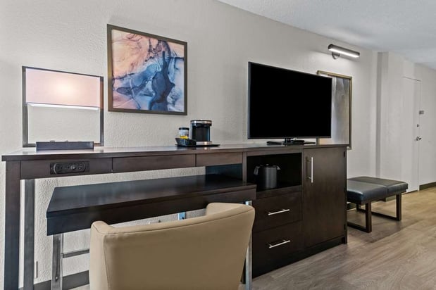 Images DoubleTree by Hilton Raleigh Midtown
