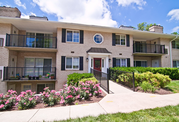 Images Fairfax Square