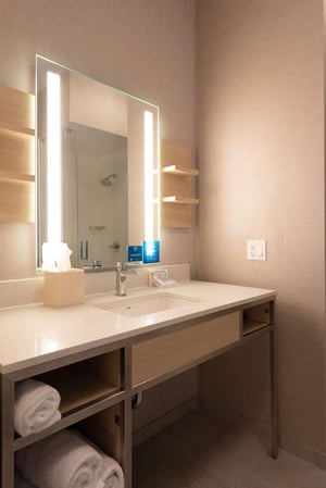 Images Hilton Garden Inn Calabasas
