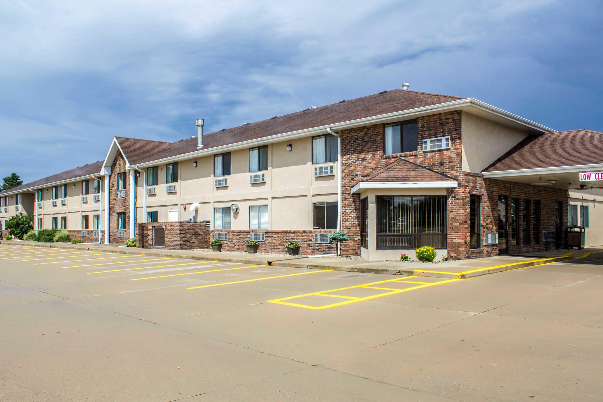 Econo Lodge in Sioux Center, IA - (712) 722-4...