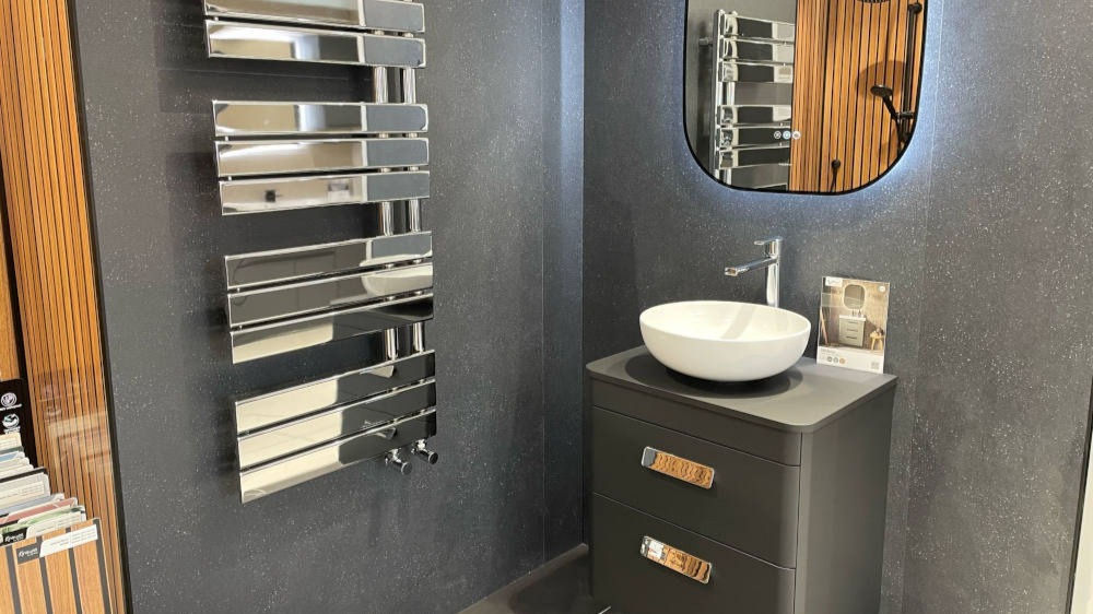 Veldeau Henbury basin unit with Multipanel black mineral