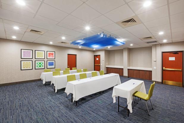 Images Holiday Inn Express & Suites Houston - Memorial Park Area by IHG