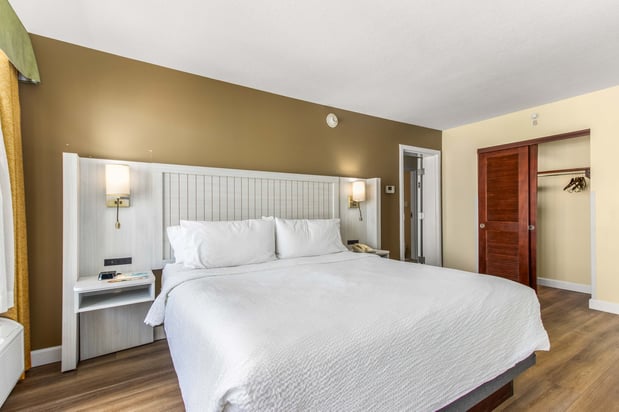 Images Holiday Inn & Suites Clearwater Beach by IHG