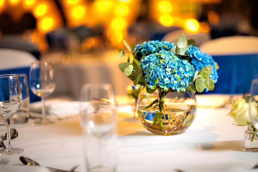 Wedding Table Flowers Radisson Blu Hotel, Leeds City Centre Leeds 01132 366000