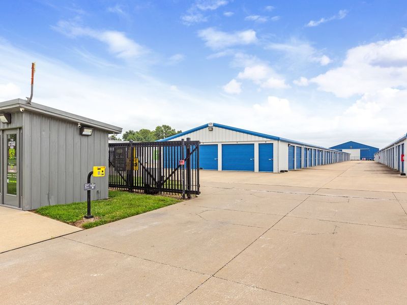 Security Screens - Storage Express at 715 S Moreland Rd, Bethalto, IL 62010