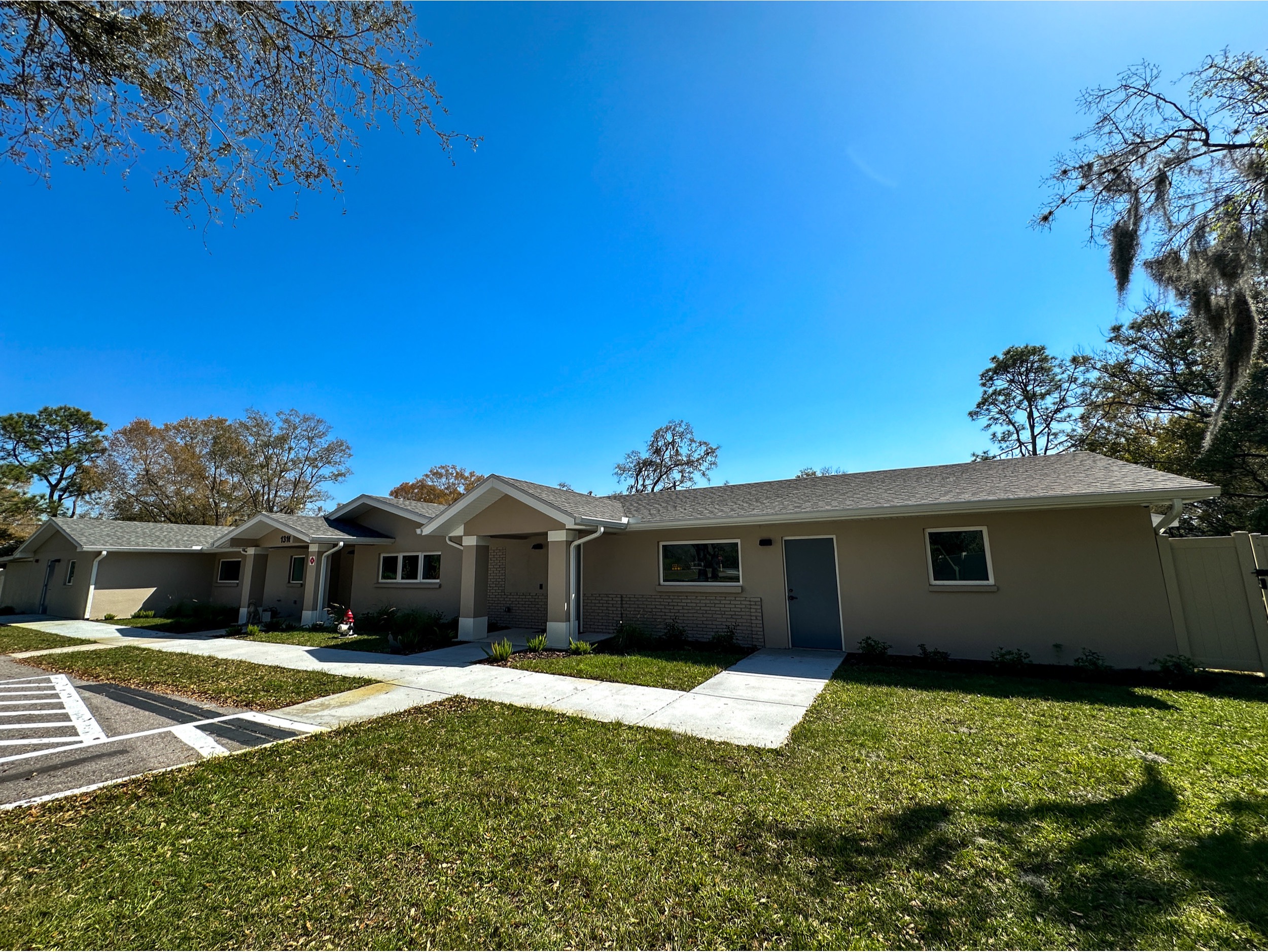 Gregory Veterinarian Clinic in Tampa – Main Entrance & Exterior