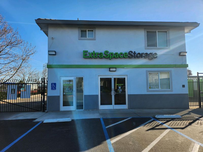 Extra Space Storage Image