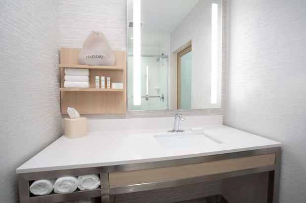 Images Hilton Garden Inn Las Vegas City Center