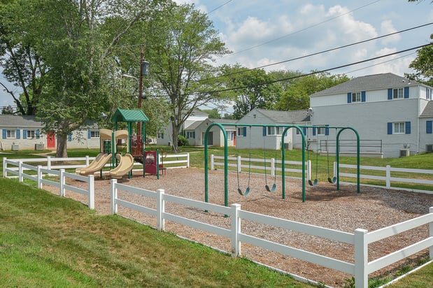Images Greenville on 141 Apartments & Townhomes