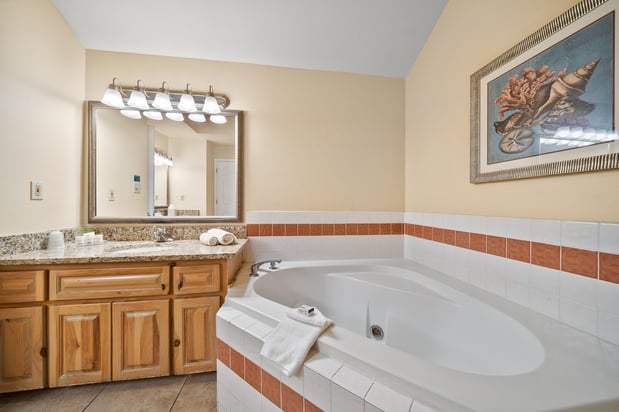 Images Holiday Inn & Suites Clearwater Beach S-Harbourside by IHG